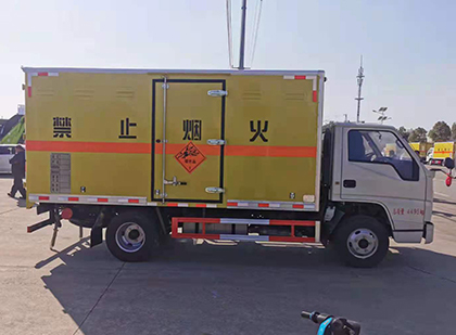 隆子爆破器材运输车